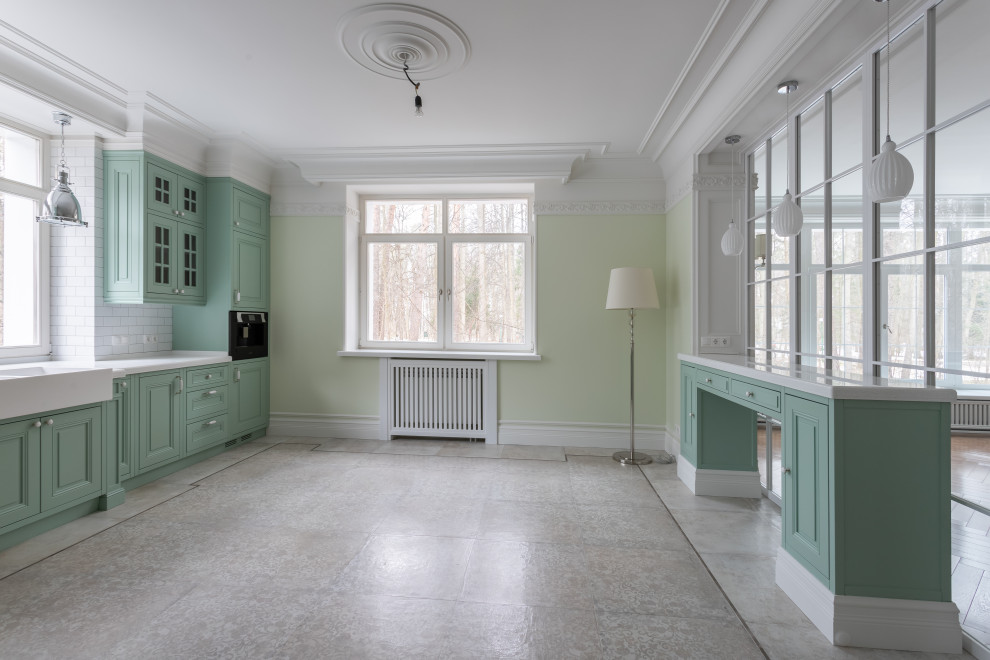 Зеленая кухня в загородном доме