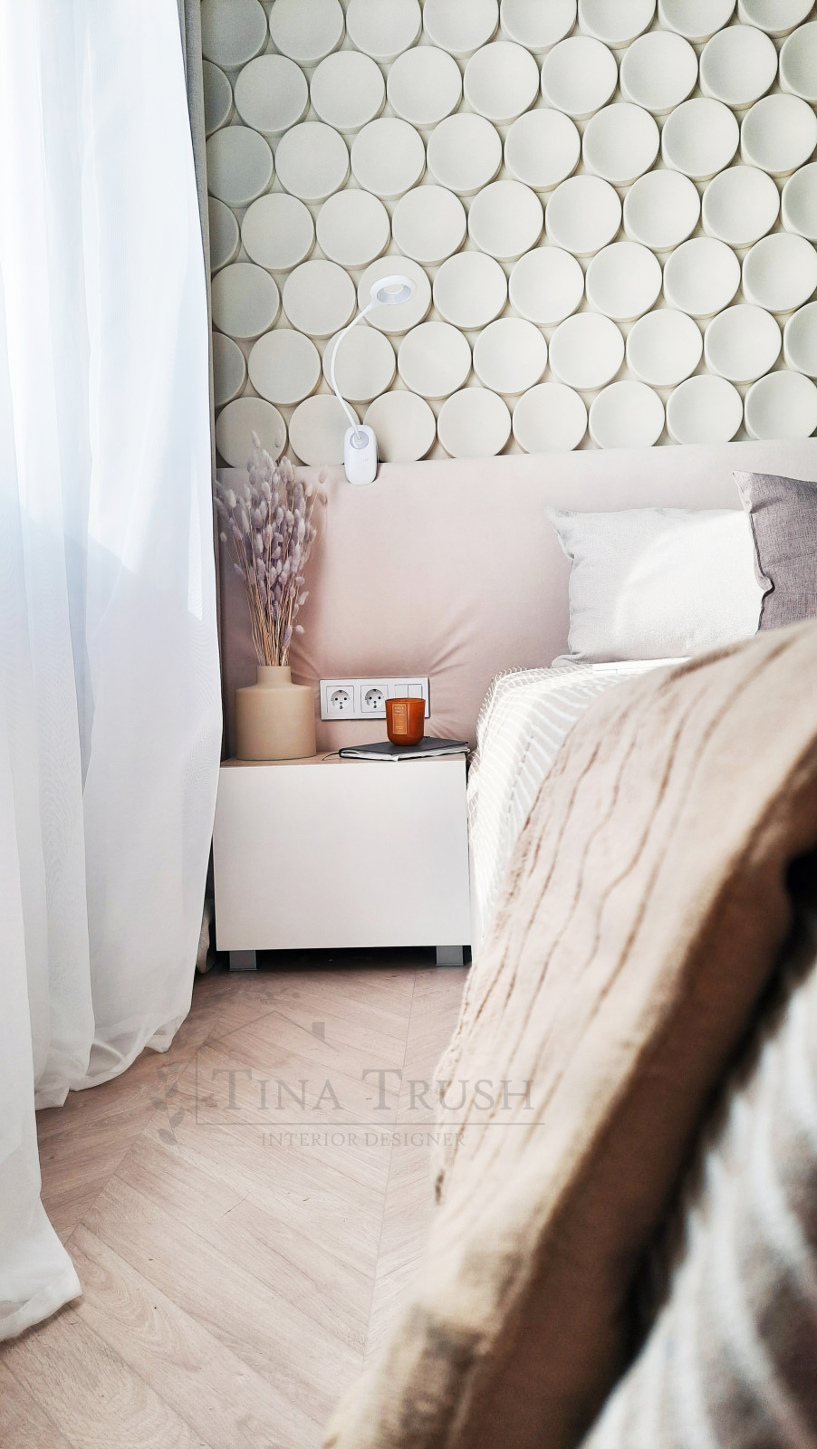 Спальня в бежевых тонах