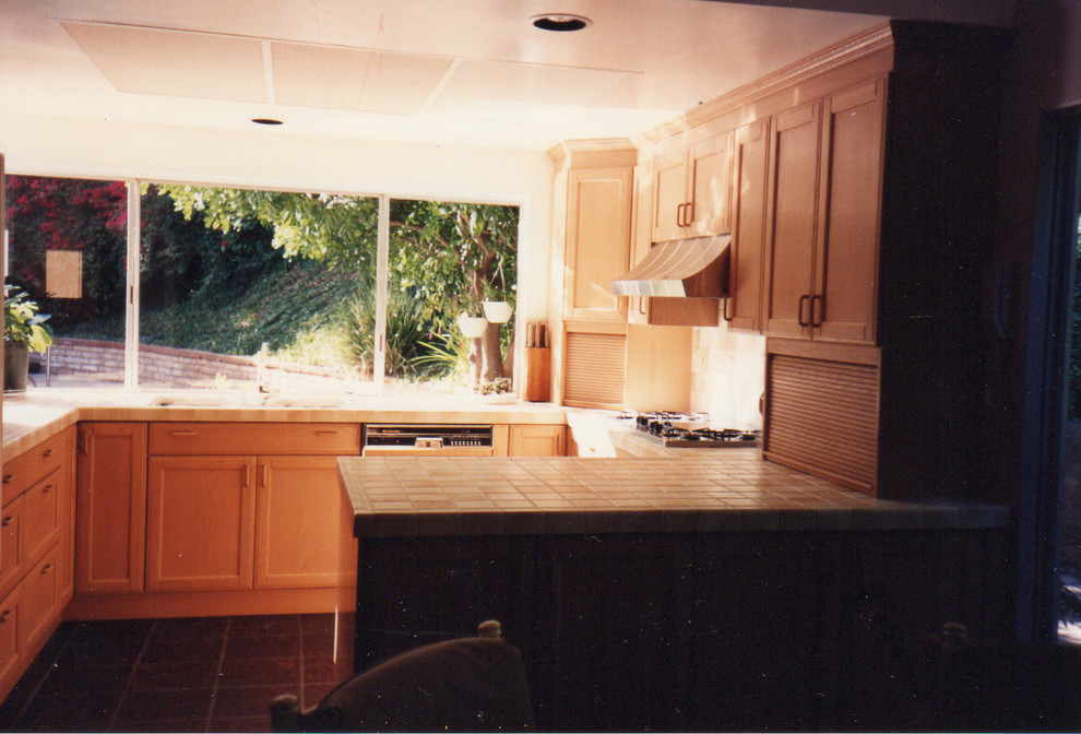 Example of a small transitional u-shaped porcelain tile eat-in kitchen design in Orange County with a double-bowl sink, recessed-panel cabinets, light wood cabinets, tile countertops, beige backsplash, ceramic backsplash, stainless steel appliances and no island