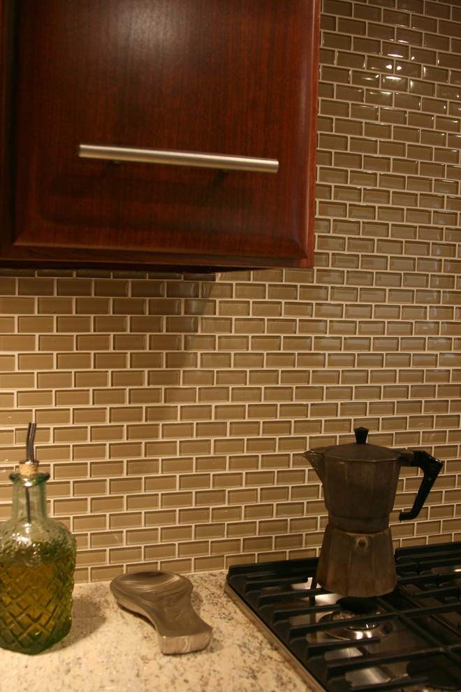 Example of a transitional home design design in Cincinnati