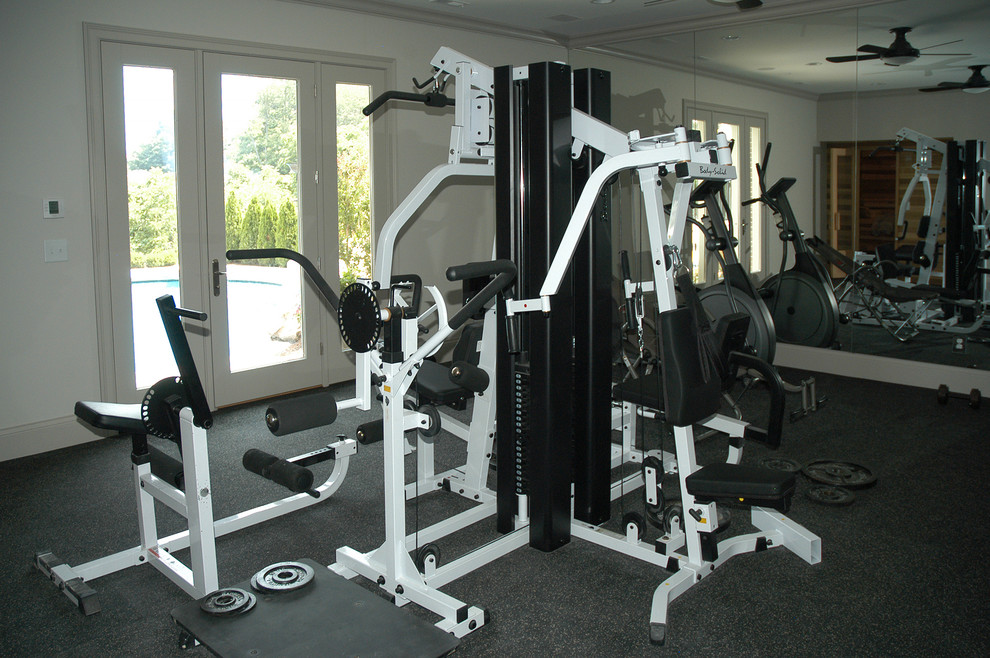 Photo of a traditional home gym in Cincinnati.