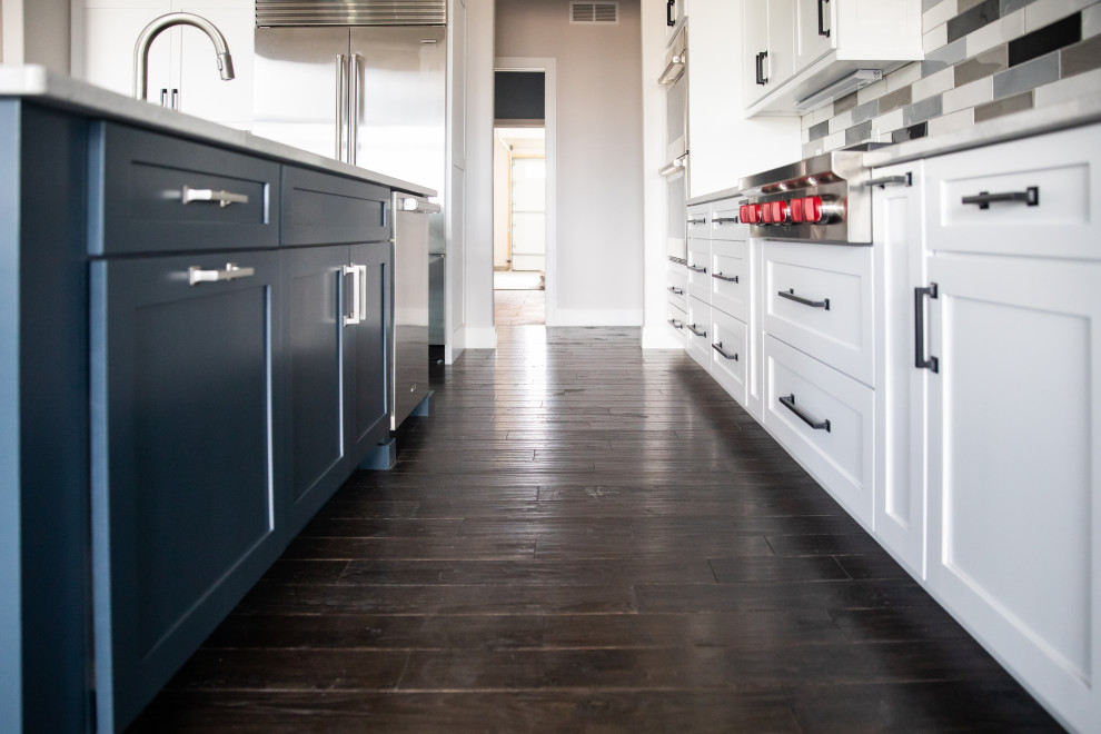 Kitchen - transitional kitchen idea