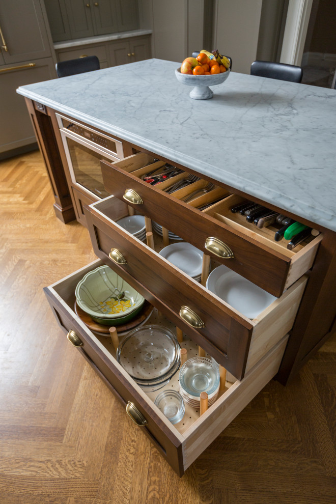 Inspiration for a transitional kitchen remodel in Cincinnati