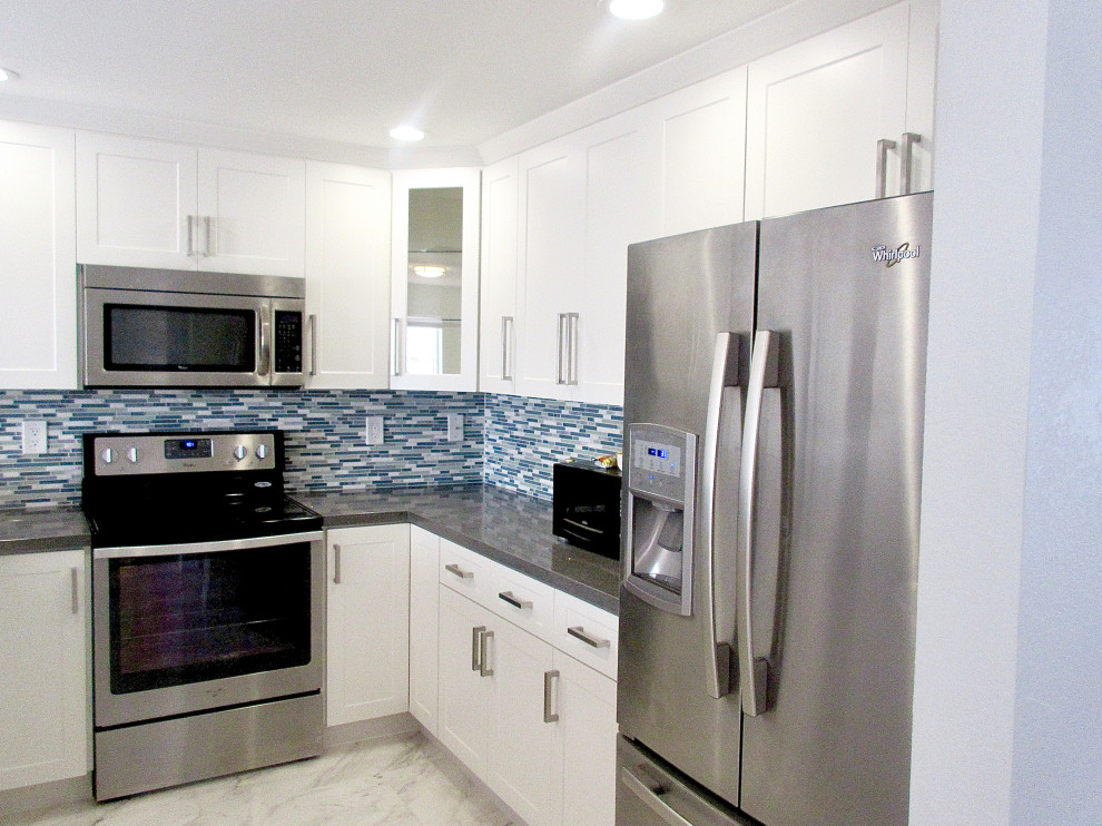 Transitional kitchen photo in Miami