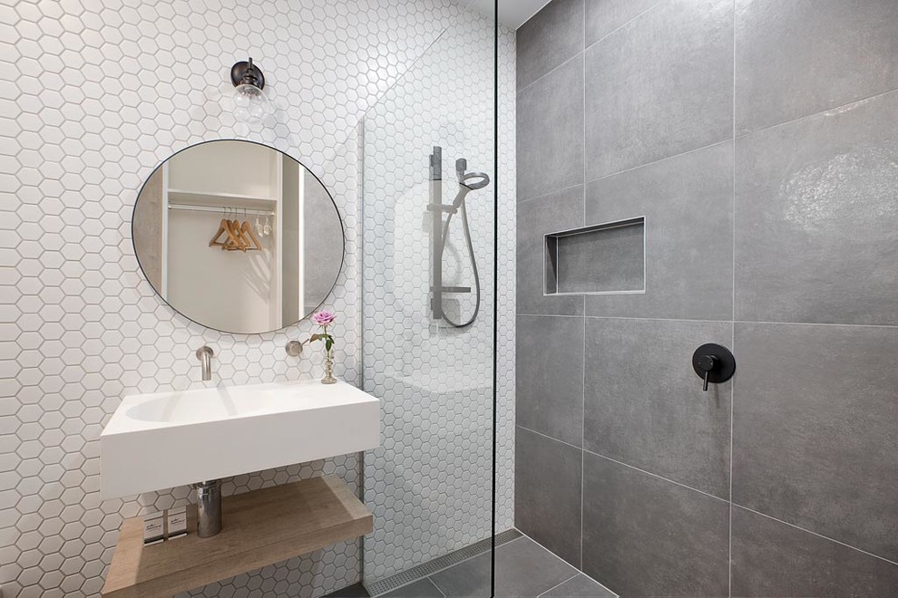 This is an example of a beach style bathroom in Gold Coast - Tweed.