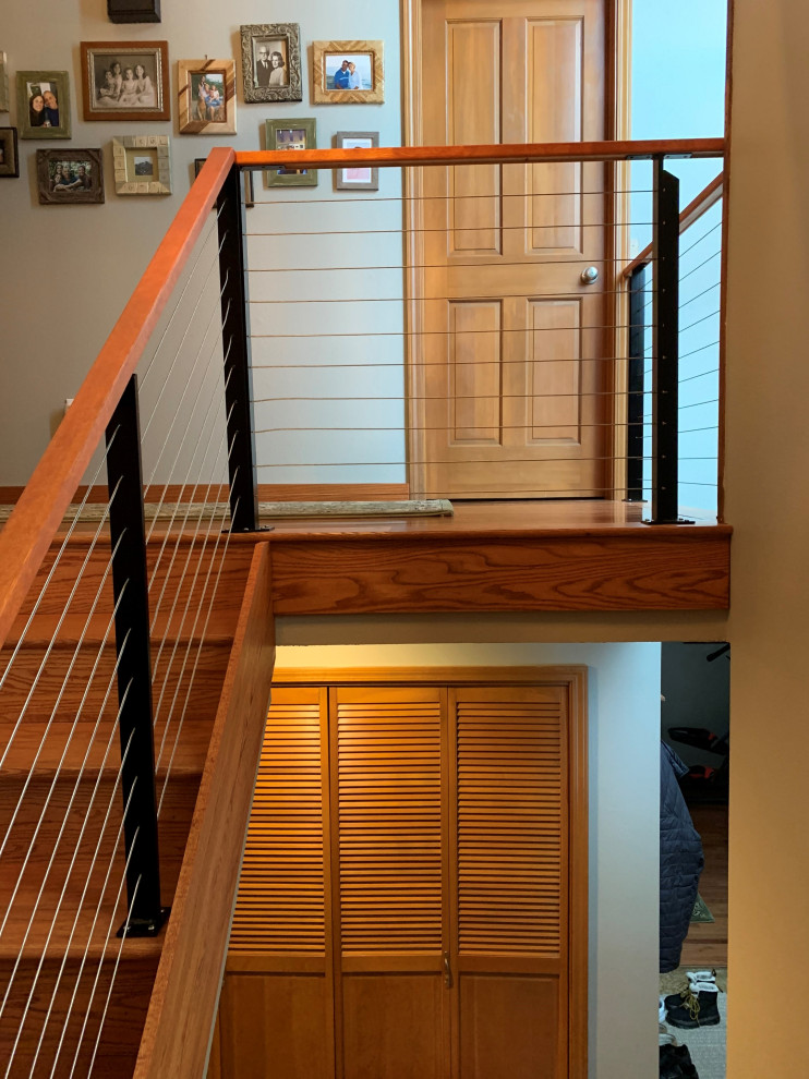 Home design - mid-sized transitional home design idea