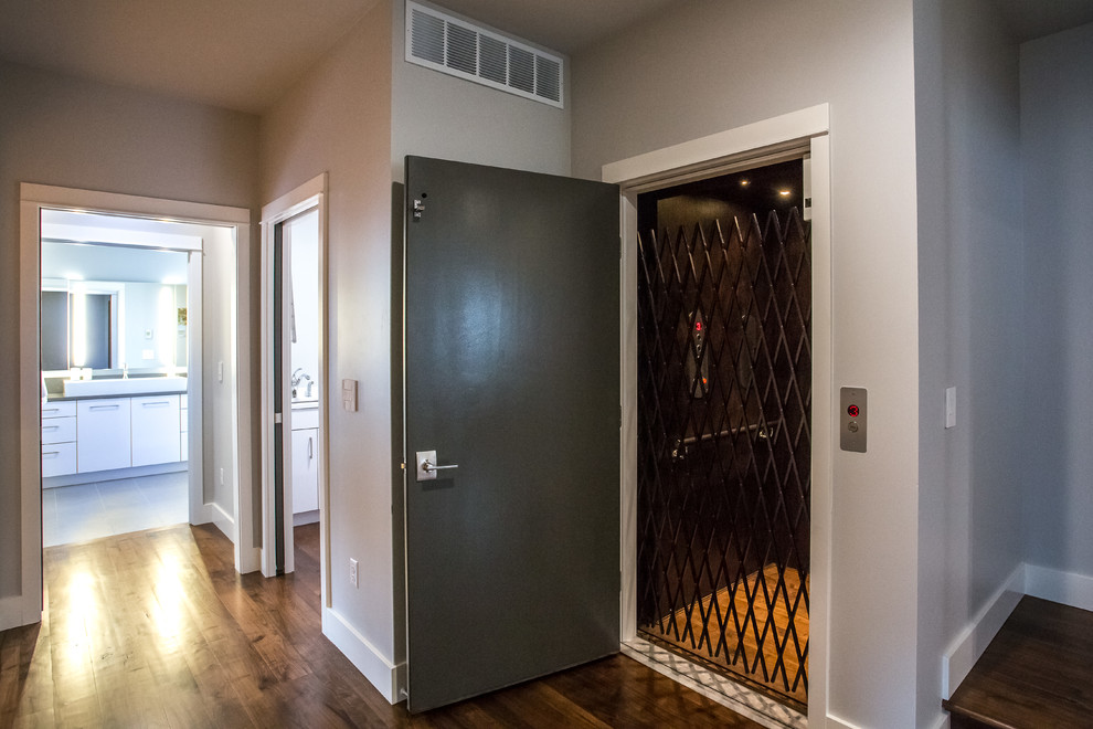 Home design - transitional home design idea