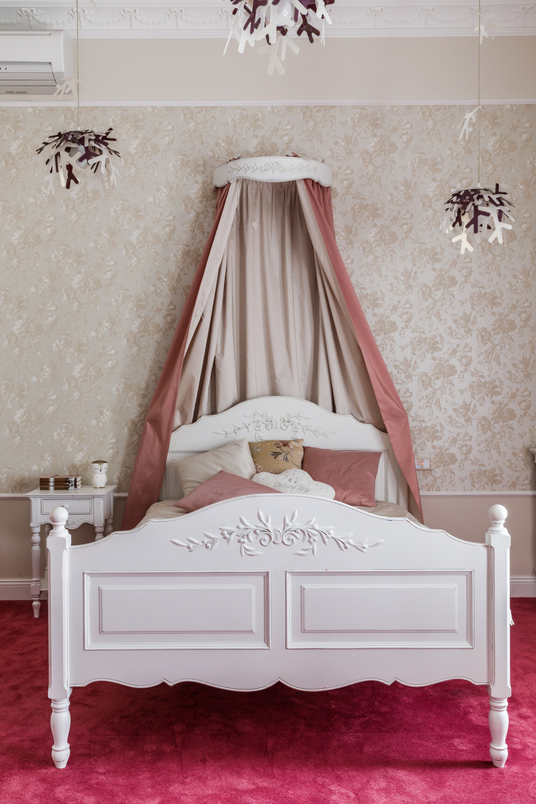 Дом с круглым окном