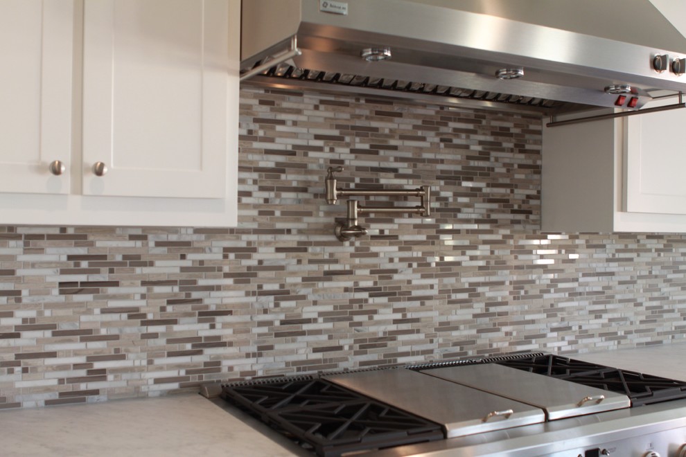 Inspiration for a transitional home design remodel in Dallas