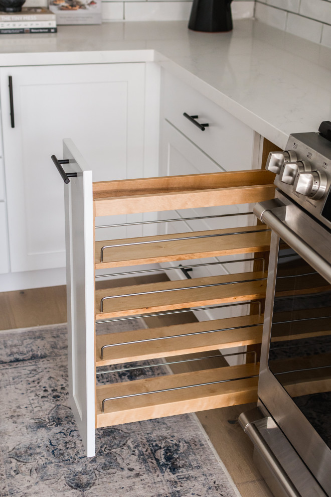 Inspiration for a transitional kitchen remodel in Toronto