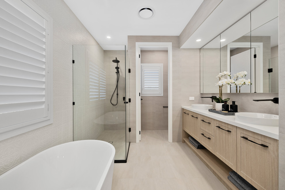 Design ideas for a contemporary bathroom in Brisbane.