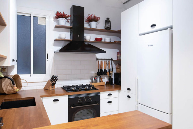 PROYECTO "ORIGENS" rustic-kitchen