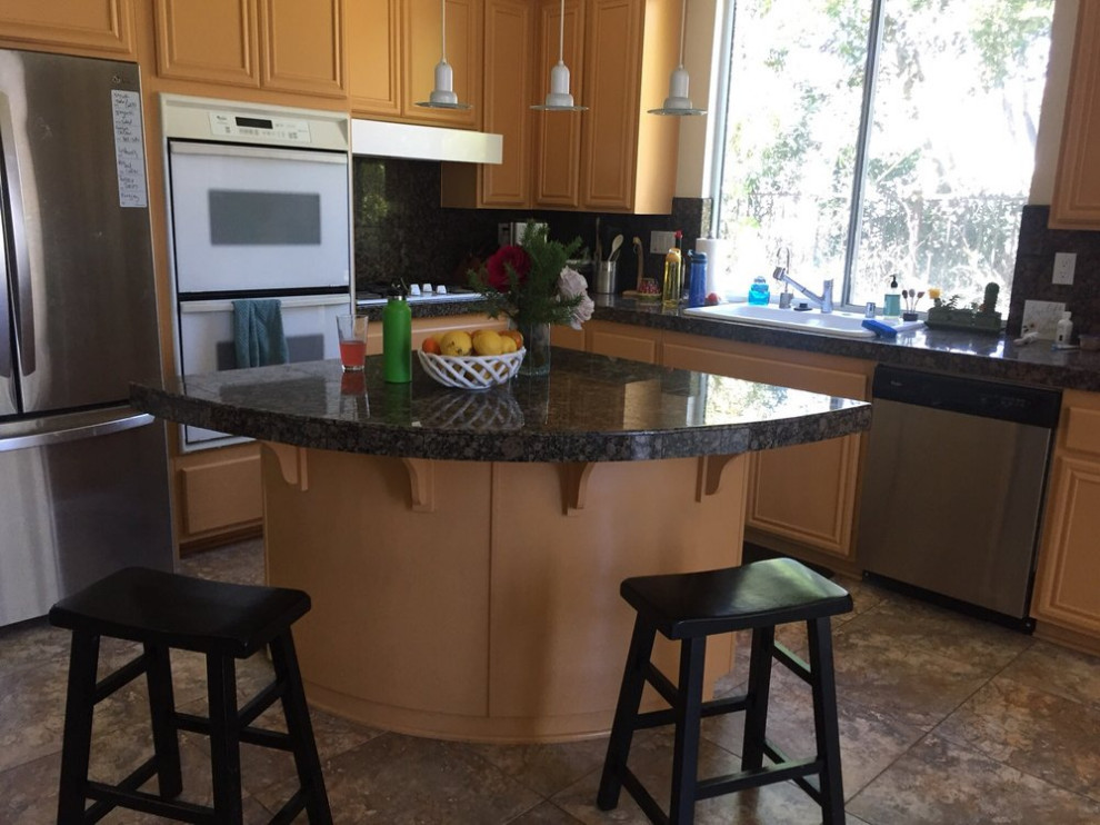 Kitchen - kitchen idea in Denver