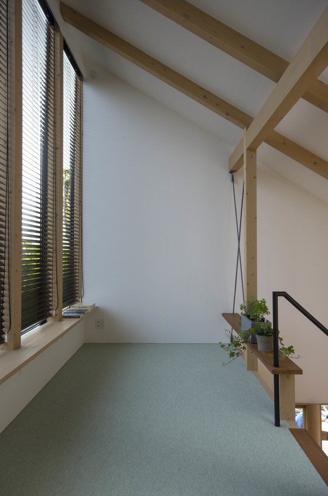 東京23区にある小さなアジアンスタイルのおしゃれなサンルーム (カーペット敷き、標準型天井) の写真