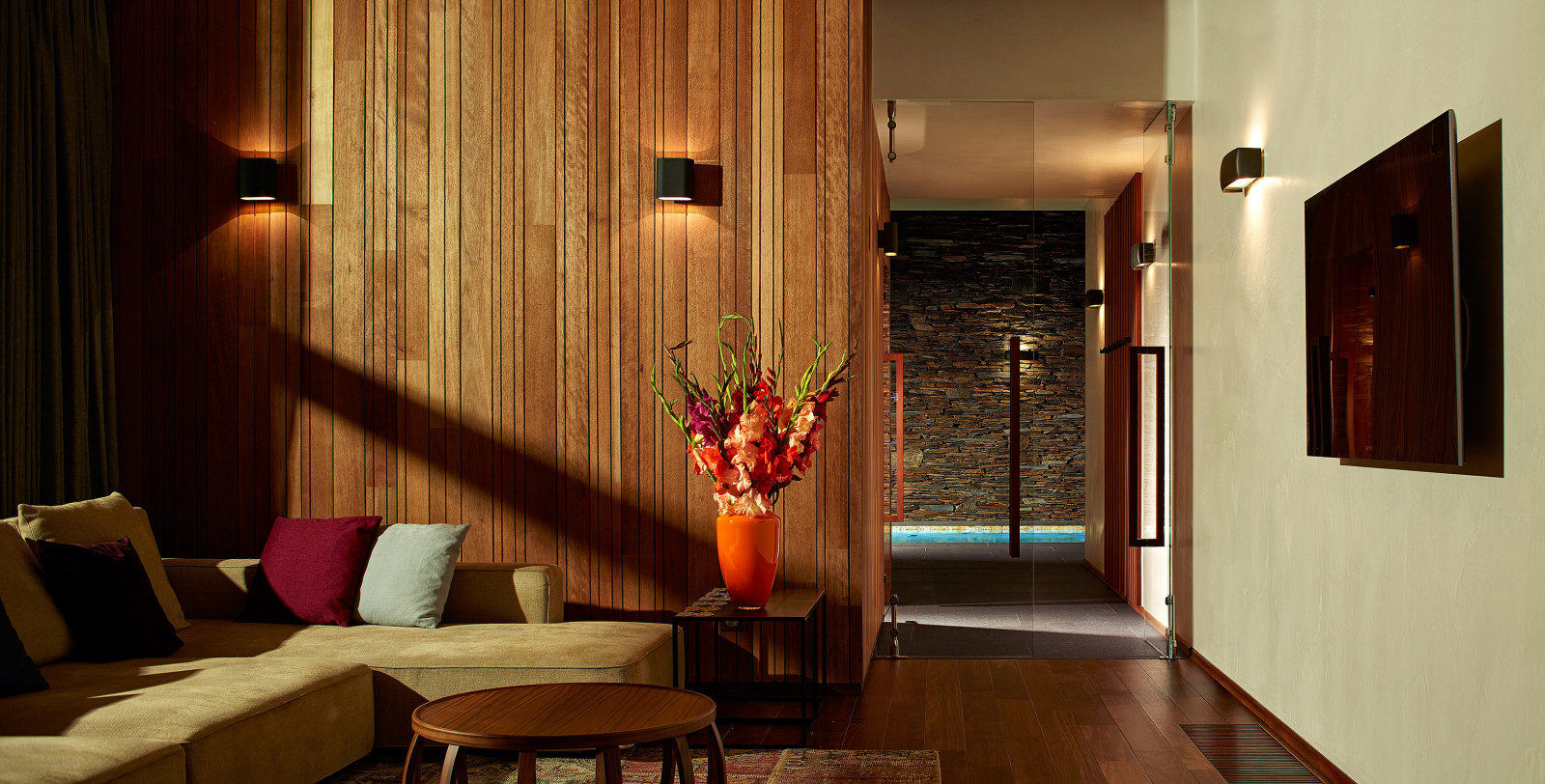 Дом на реке | Barn by a River