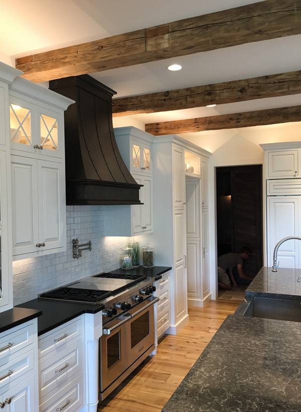 Kitchen - transitional kitchen idea