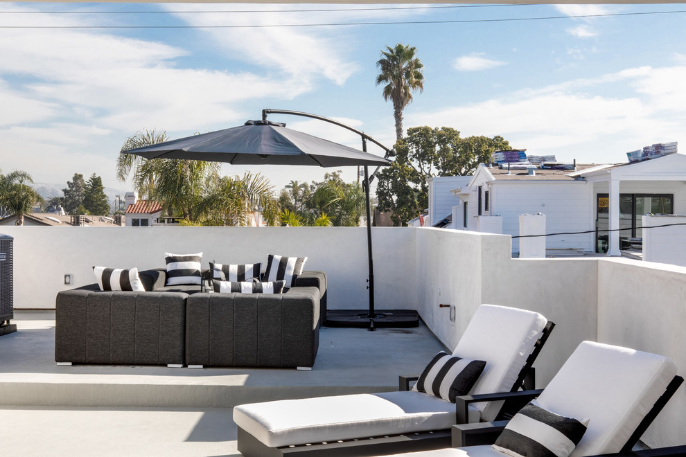 Example of a transitional deck design in Los Angeles