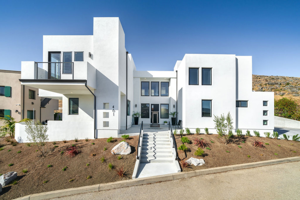 Inspiration for a mid-sized modern two-storey stucco white house exterior in San Luis Obispo with a flat roof.