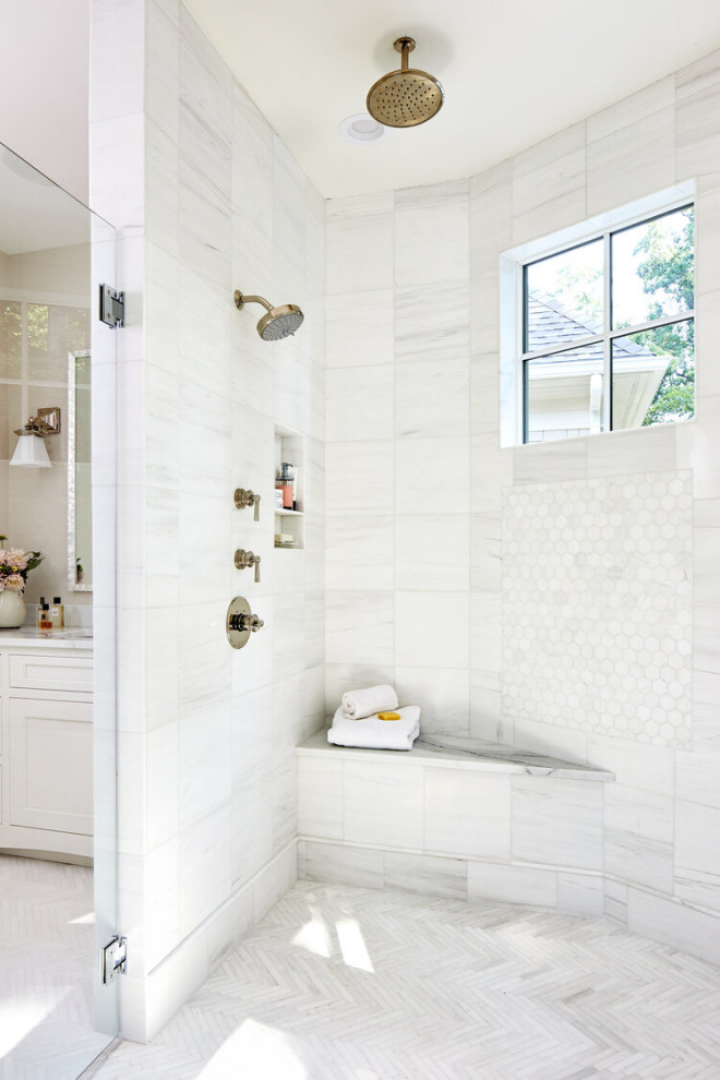 Foto de cuarto de baño principal y a medida contemporáneo de tamaño medio sin sin inodoro con suelo con mosaicos de baldosas y lavabo bajoencimera