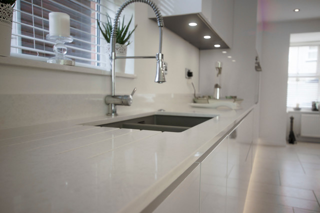 White High Gloss Hacker German Kitchen contemporary-kitchen