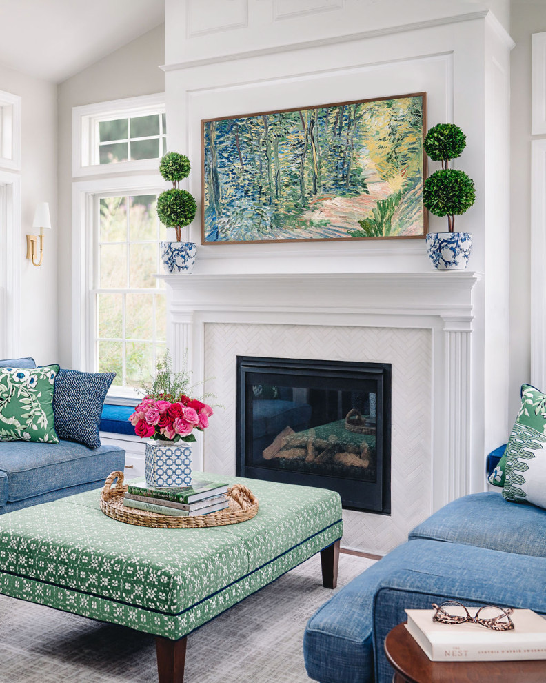 Transitional home design photo in Cincinnati