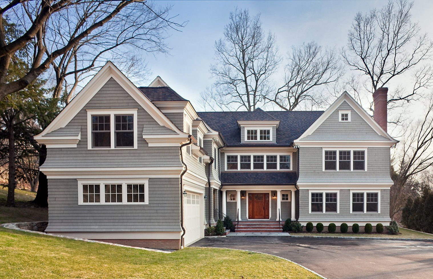 Inspiration for a mid-sized craftsman gray two-story wood exterior home remodel in New York with a shingle roof