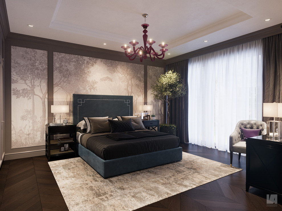 Mittelgroßes Klassisches Gästezimmer mit grauer Wandfarbe, dunklem Holzboden, braunem Boden, eingelassener Decke und Tapetenwänden in Houston