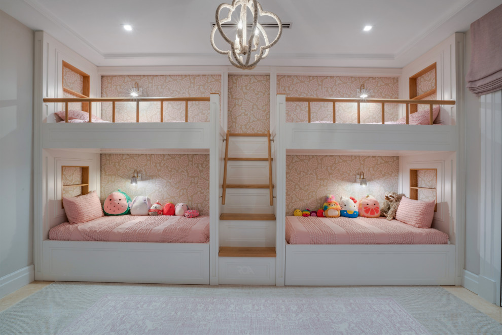 Klassisk inredning av ett barnrum kombinerat med sovrum