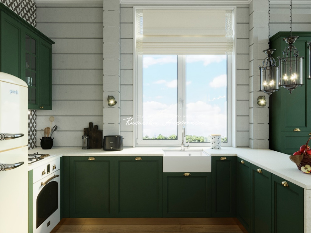 Деревянный дом в лесу