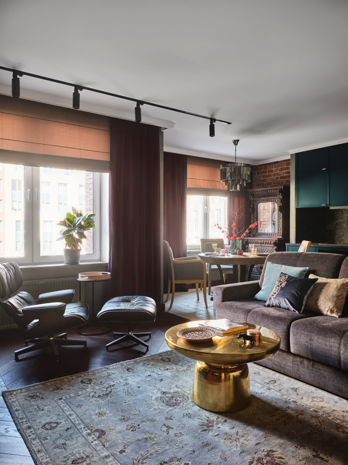 Яркий интерьер с антикварным декором