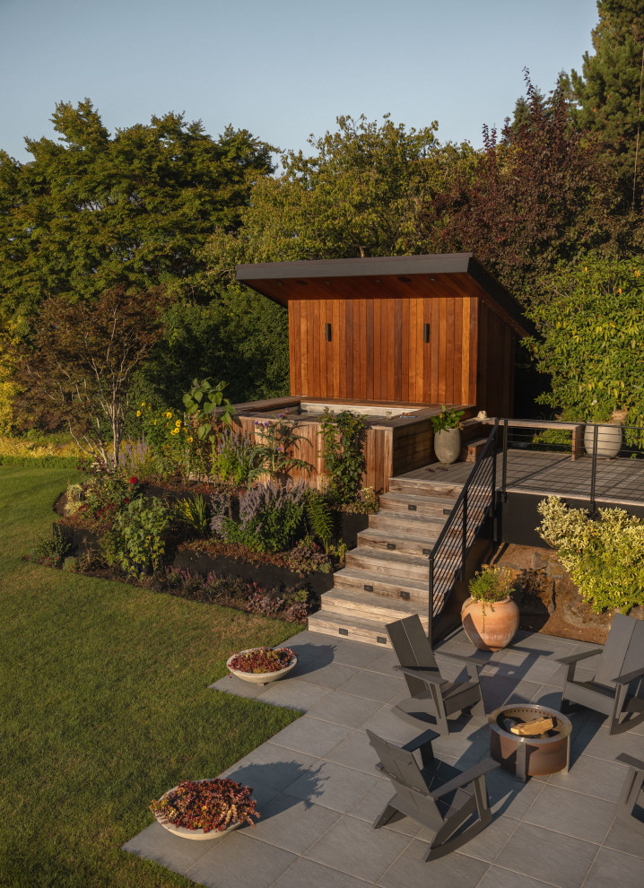 Inspiration for a mid-century modern shed remodel in Seattle