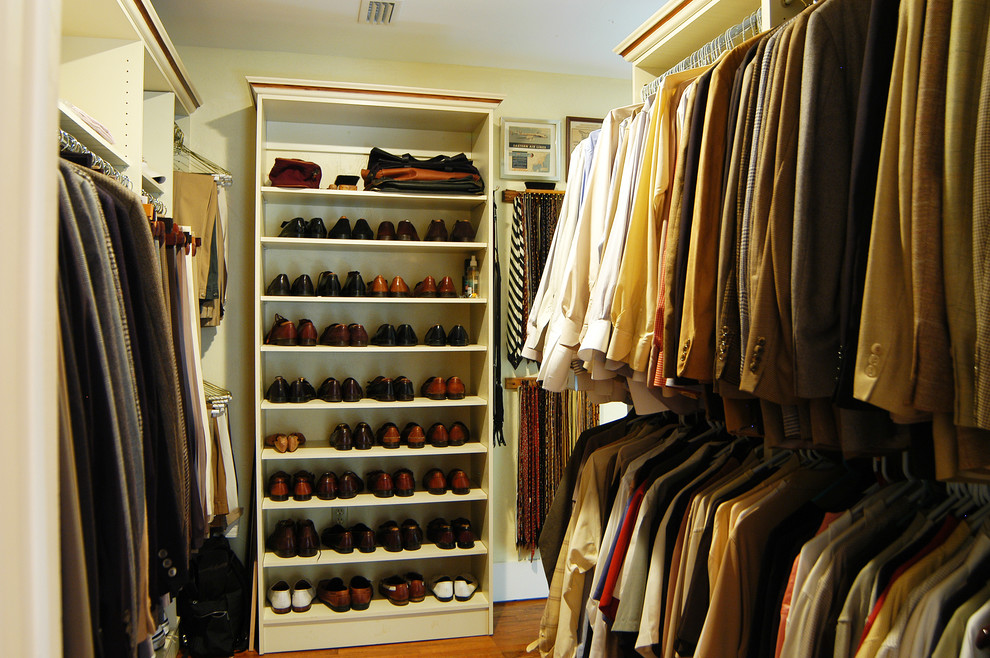 Design ideas for a contemporary storage and wardrobe in Tampa.