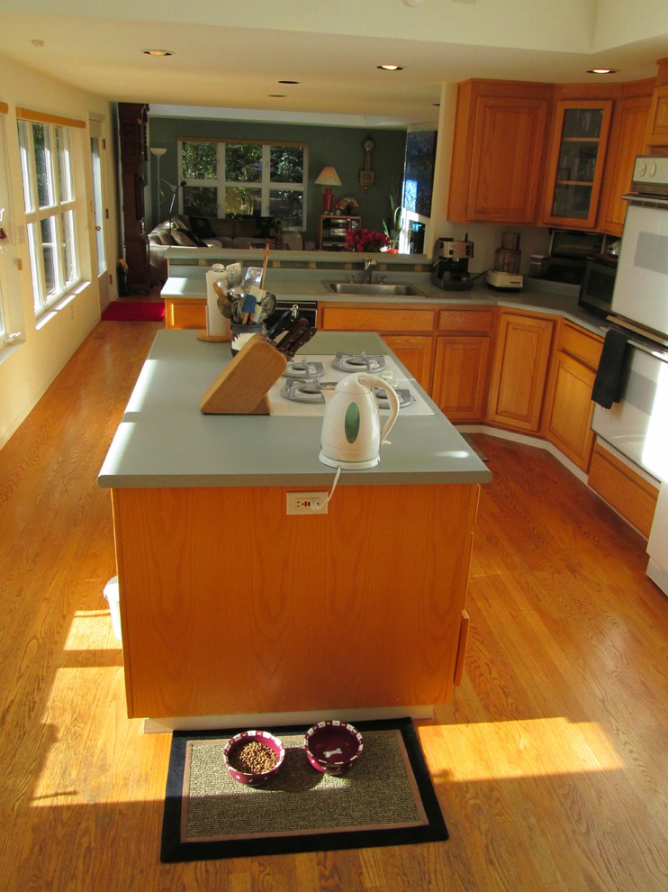 Kitchen: corner cabinets and storage. - VICTORIA ELIZABETH BARNES