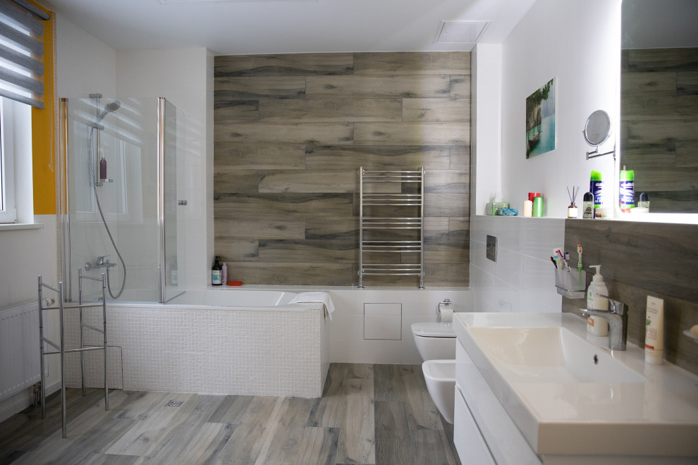 Large minimalist master brown tile and ceramic tile porcelain tile, brown floor and single-sink bathroom photo in Moscow with flat-panel cabinets, white cabinets, an undermount tub, a bidet, multicolored walls, a drop-in sink and a floating vanity