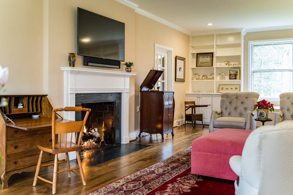 Home design - transitional home design idea in Raleigh
