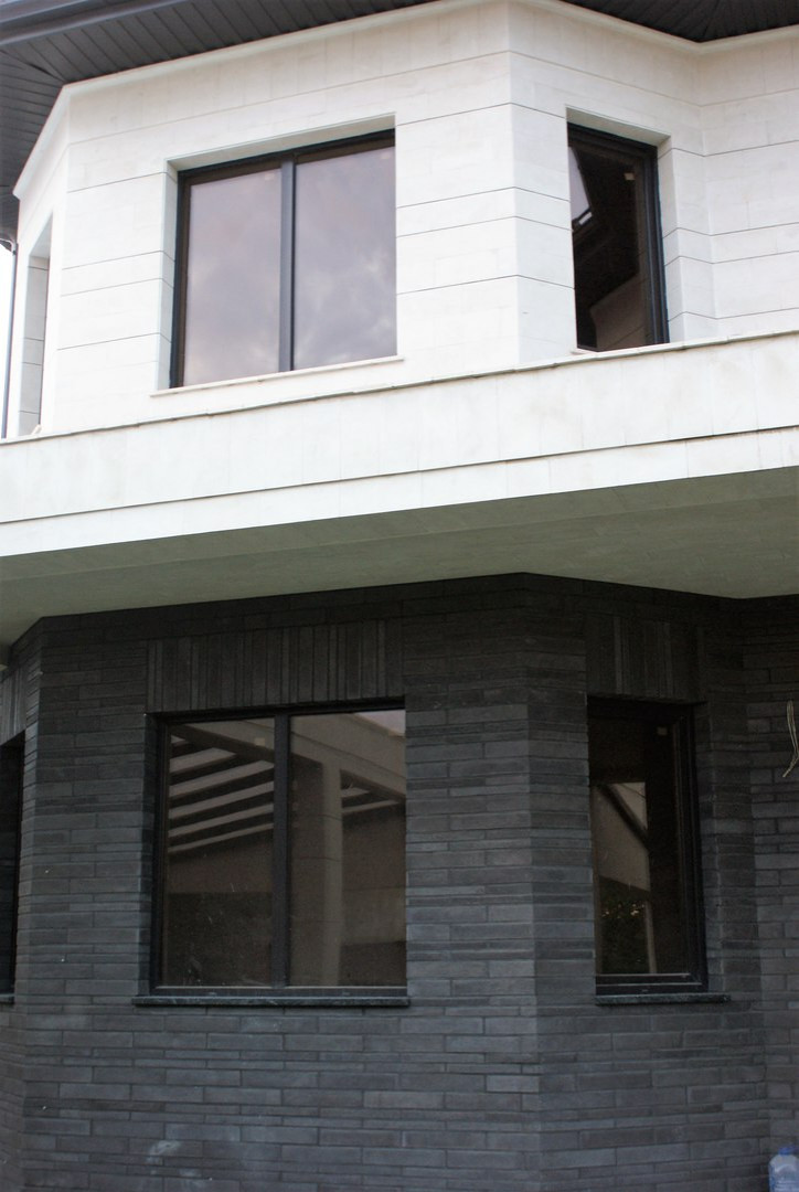 Облицовка дома декоративной ригельной плиткой