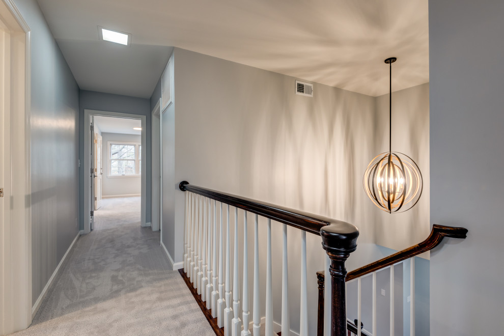 Mid-sized transitional wooden curved wood railing staircase photo in Chicago with wooden risers