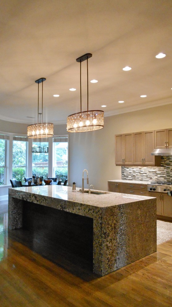 Example of a transitional kitchen design in Dallas