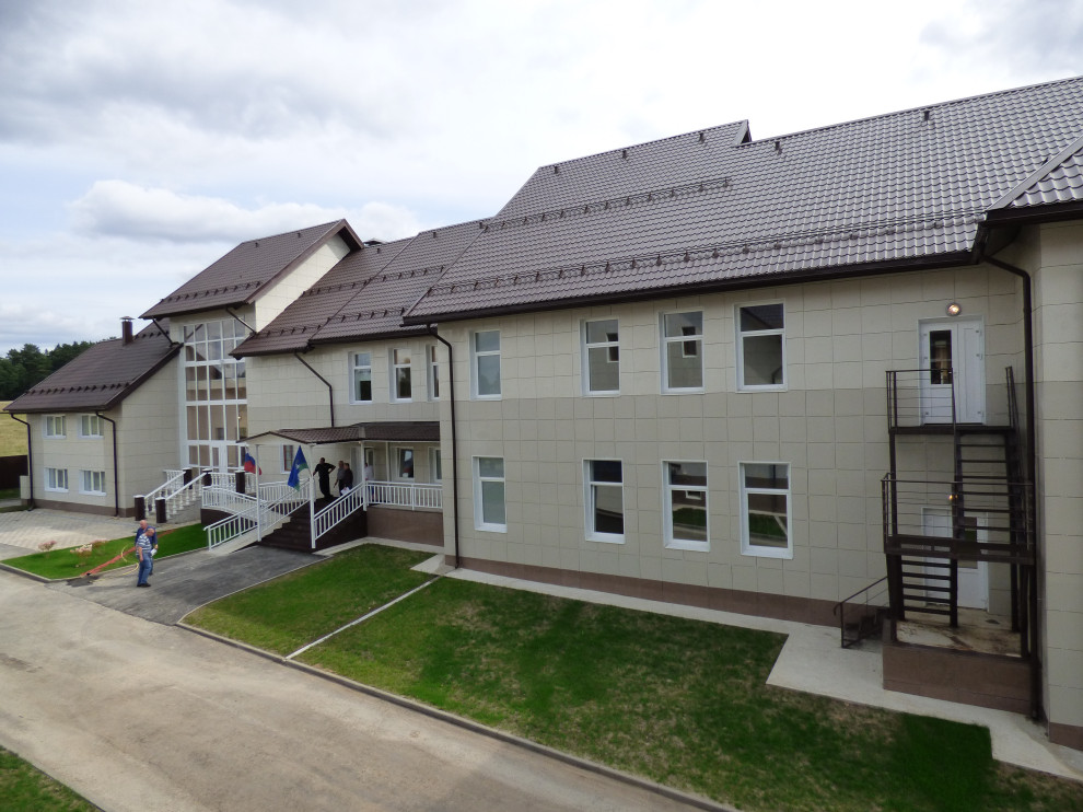 Частная школа 5000 кв. м. 4 корпуса – кирпич, 1 корпус – металлокаркас.