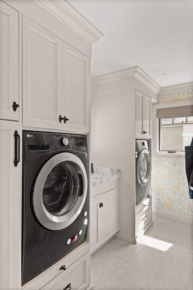 Inspiration for a timeless laundry room remodel in Orlando