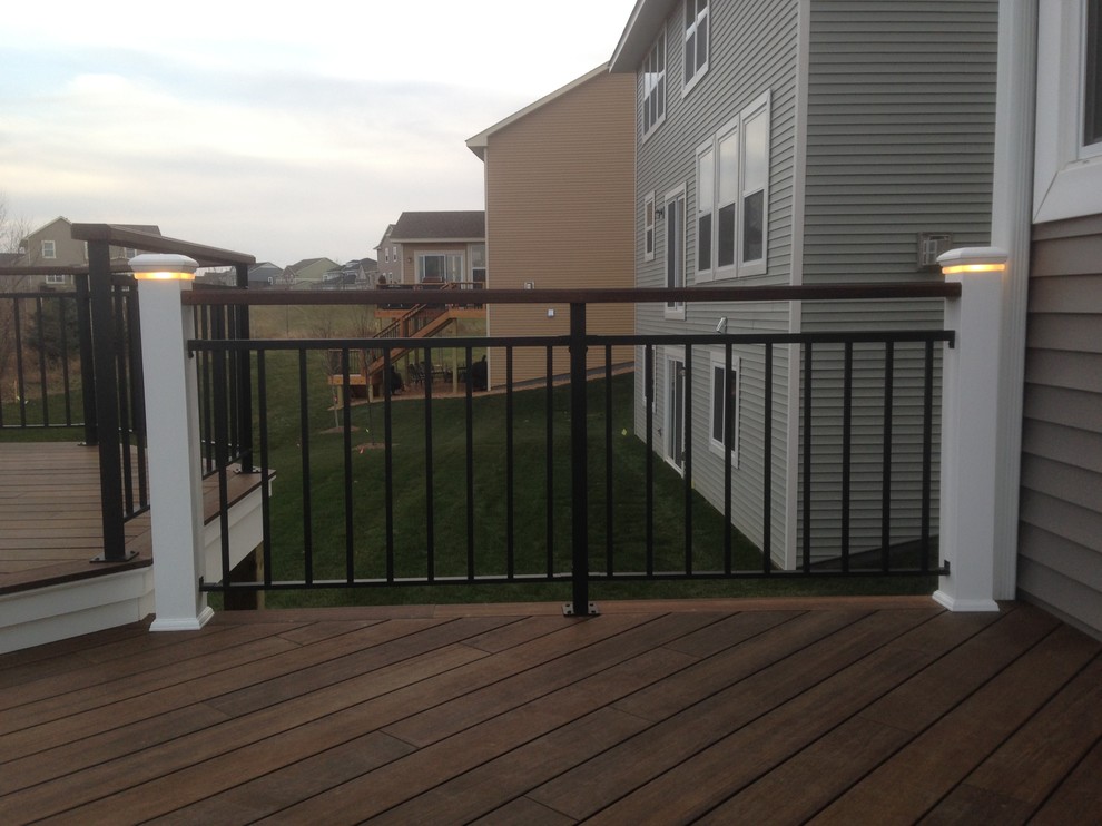 Transitional deck photo in Minneapolis with no cover