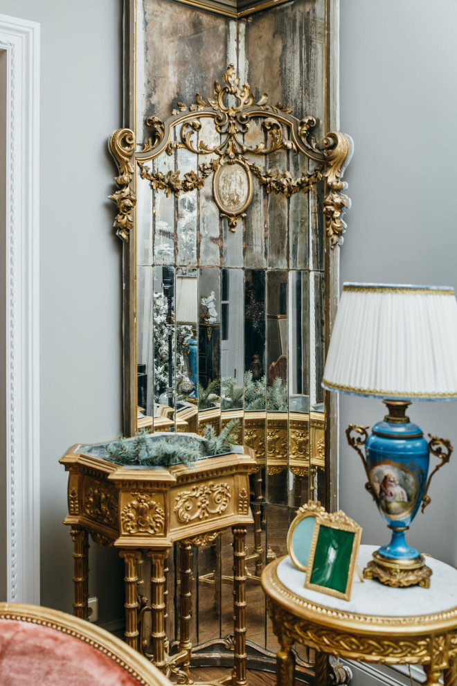 Салон предметов интерьера и антиквариата в Москве