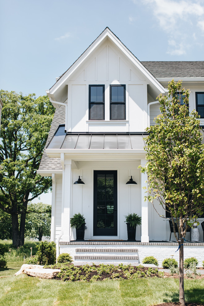 Example of a transitional exterior home design in Chicago