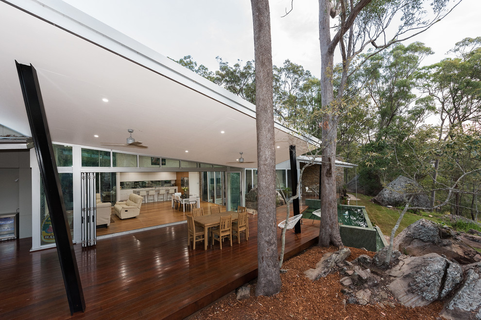 This is an example of a transitional deck in Brisbane.