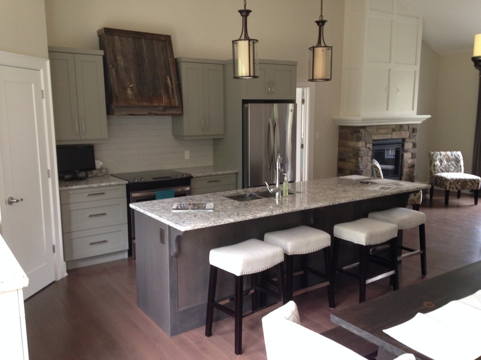 Transitional kitchen photo in Toronto