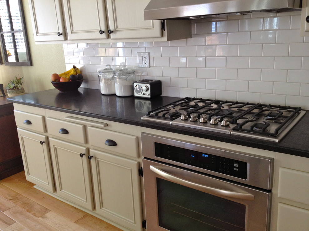 This is an example of a traditional kitchen in San Diego.