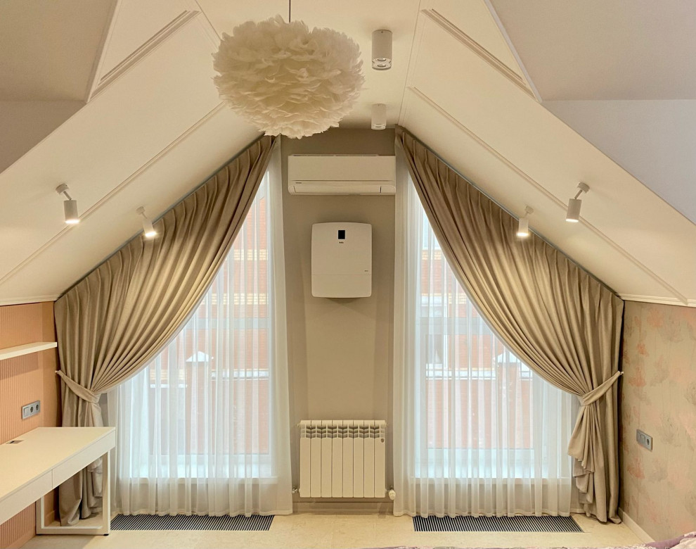 Дом  стоящий среди сосен