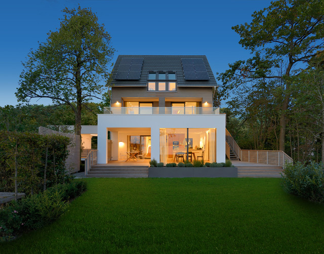 Haus am See contemporaneo-facciata