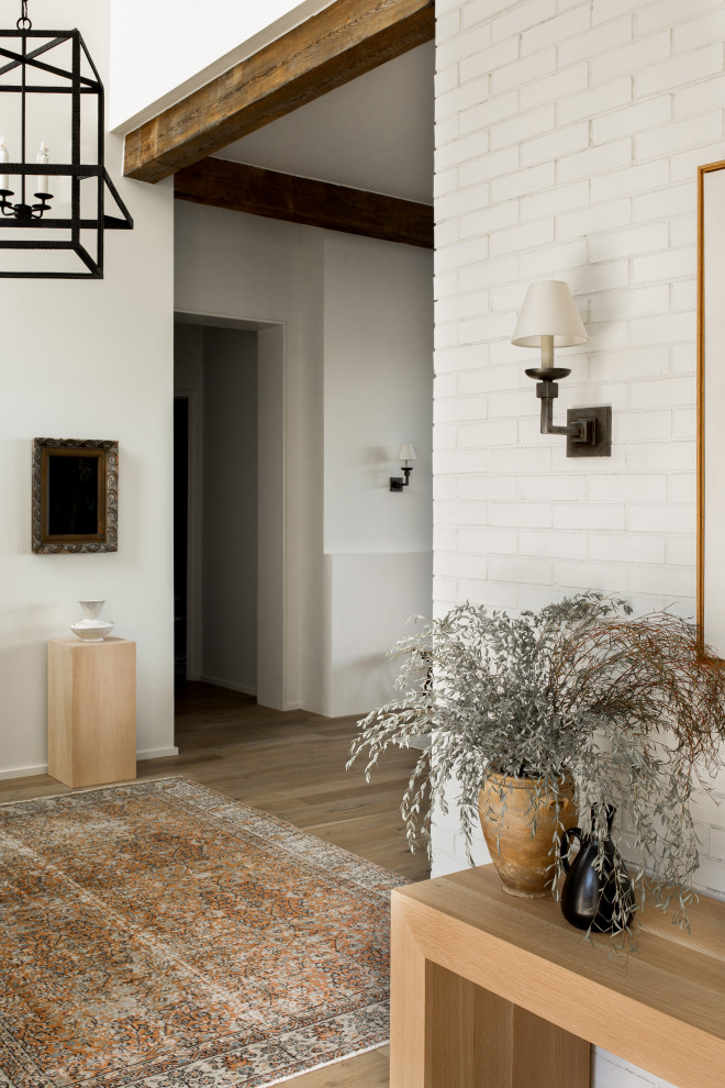 Transitional home design photo in Austin