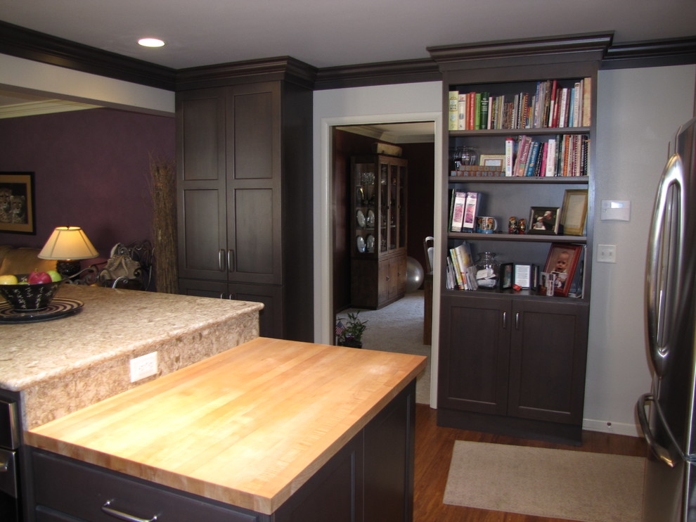 Inspiration for a mid-sized transitional home design remodel